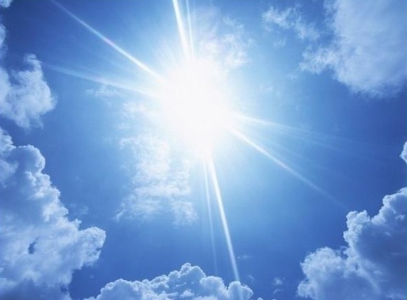 来自太阳的暴击:银屑病男子接受日光洗礼,惨遭病情恶化