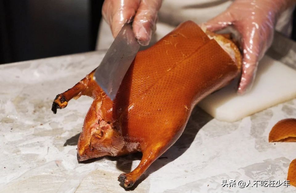 北京烤鸭鸭皮的做法,北京烤鸭新吃法一个人也能吃烤鸭