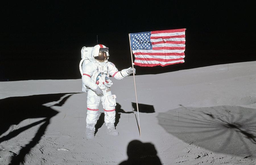 在月球上打篮球,在月球上打高尔夫