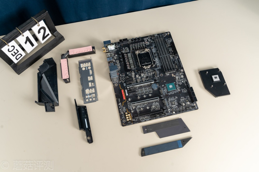 技嘉z490aorusproax主板多大,技嘉z490aorusproax是超级雕吗