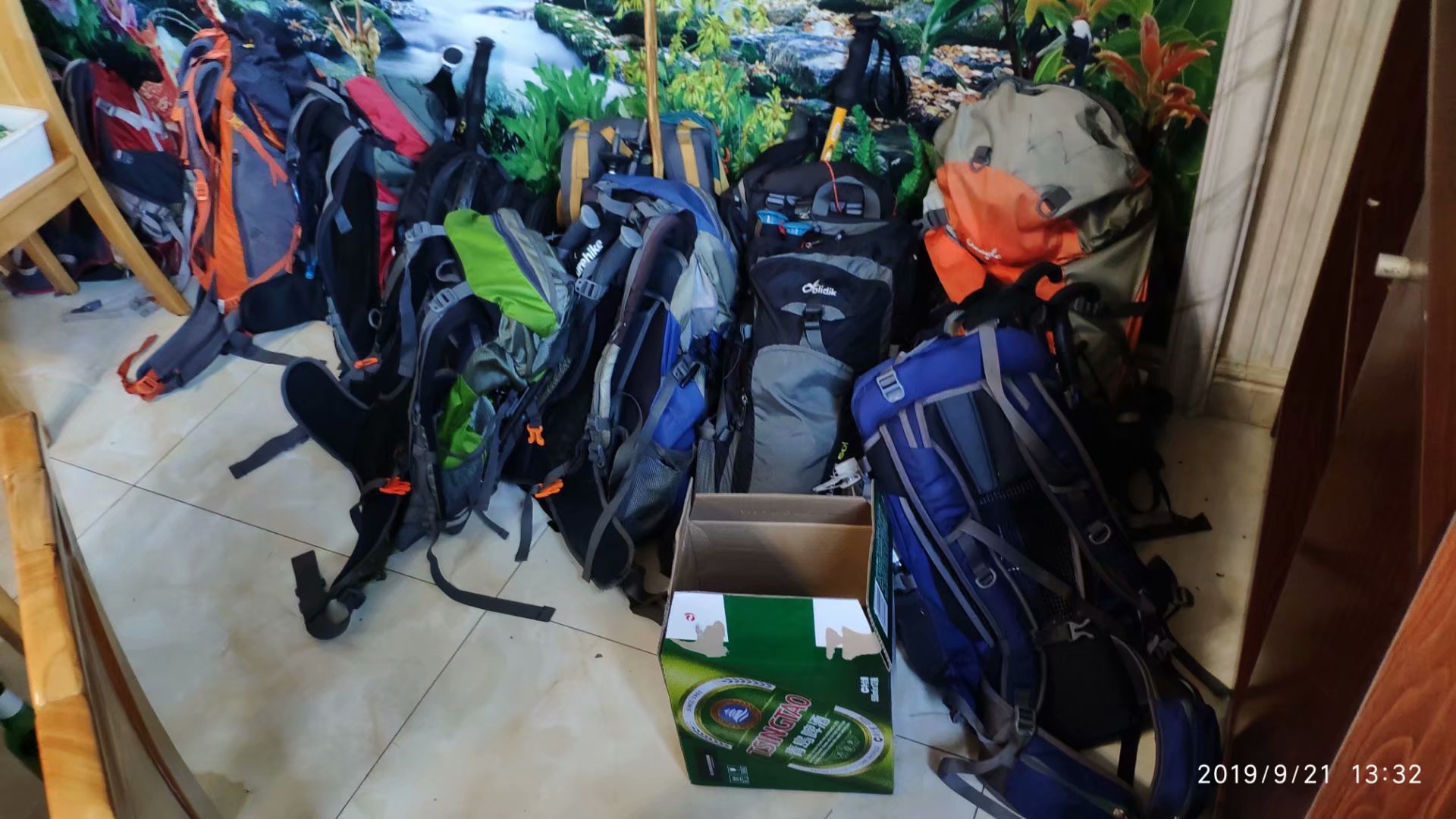 远征三晋凯旋还，飓风众人把酒欢