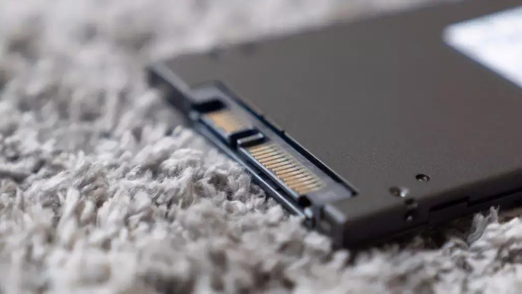 金士顿a400固态硬盘真的不好吗,固态硬盘三星870evo和金士顿a400