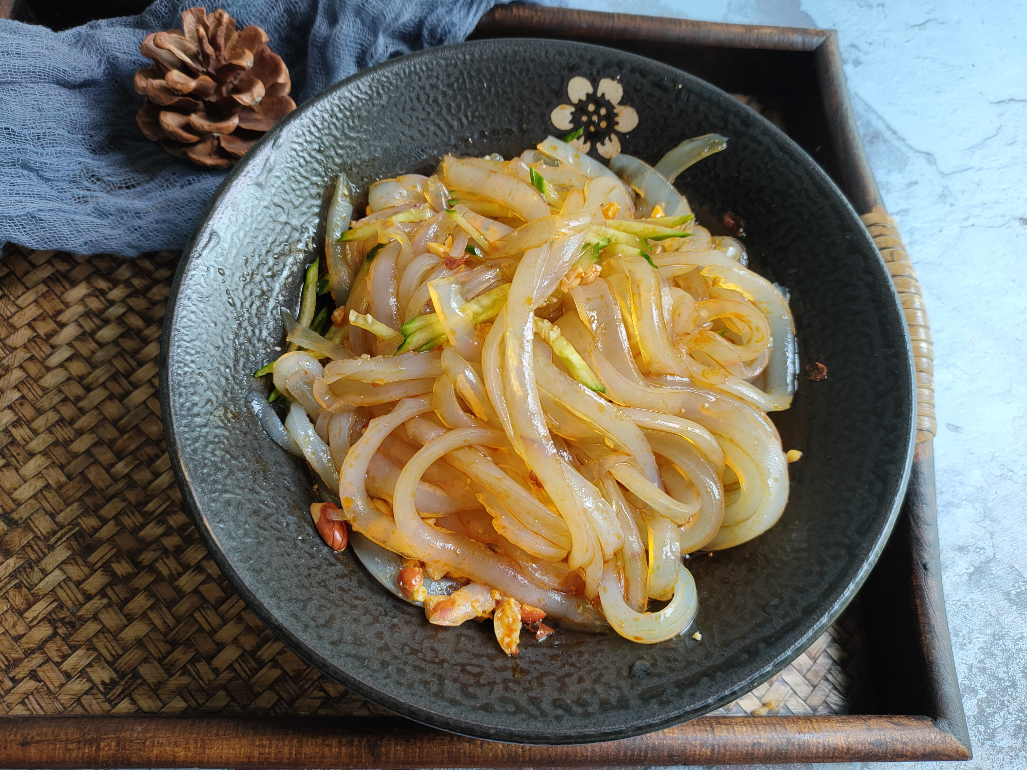 做凉粉水和淀粉比例应多少,用淀粉做凉粉的比例