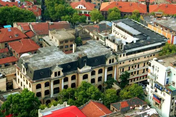 一场大火一度让人极为难过,一场大火让房子变废墟