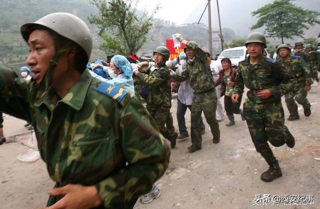 编造虚假故事或经历,编造的故事