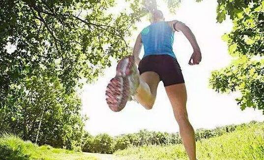 跑步的时候小飞虫进眼里,夏天跑步如何防止飞虫进入