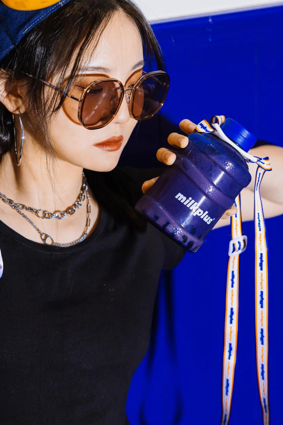 milk+总店终于回归,电光蓝「水桶泰奶」上线