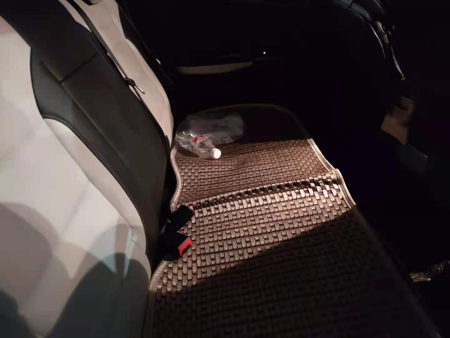 夏日晚上带娃运动,夏天带女儿晚上逛公园的视频