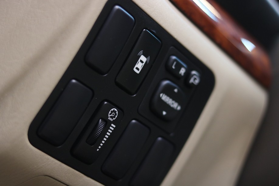 怪兽修车:修复一辆09款中东版丰田霸道,最终旧车变新车