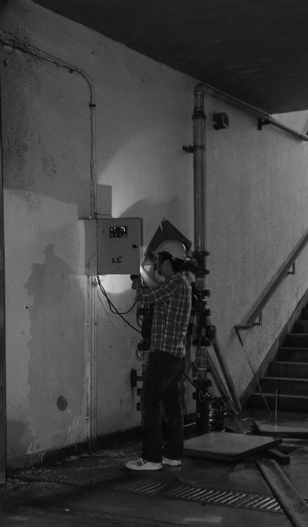 聚是一团火散是满天星完整的,聚是一团火散是满天星