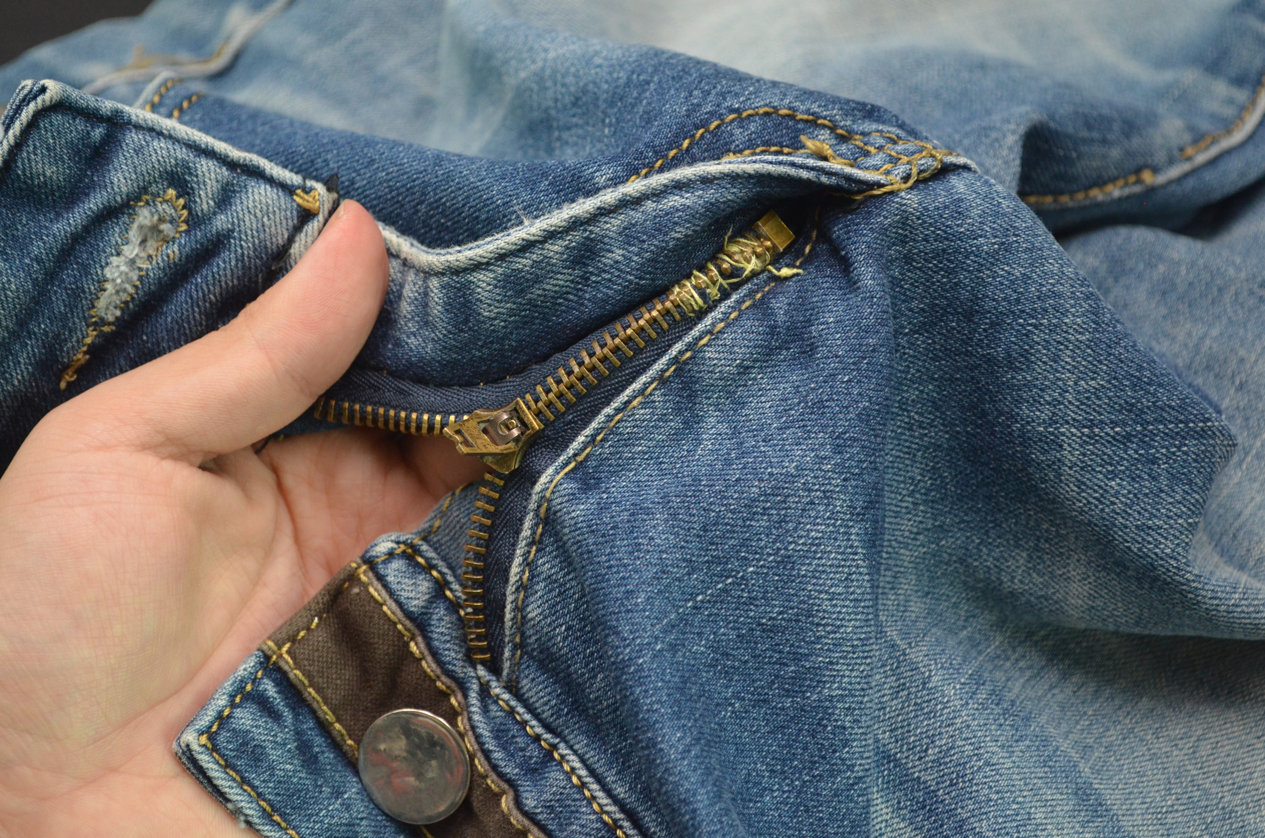 裤子拉链坏了怎么缝补视频,裤子拉链坏怎么手工换新