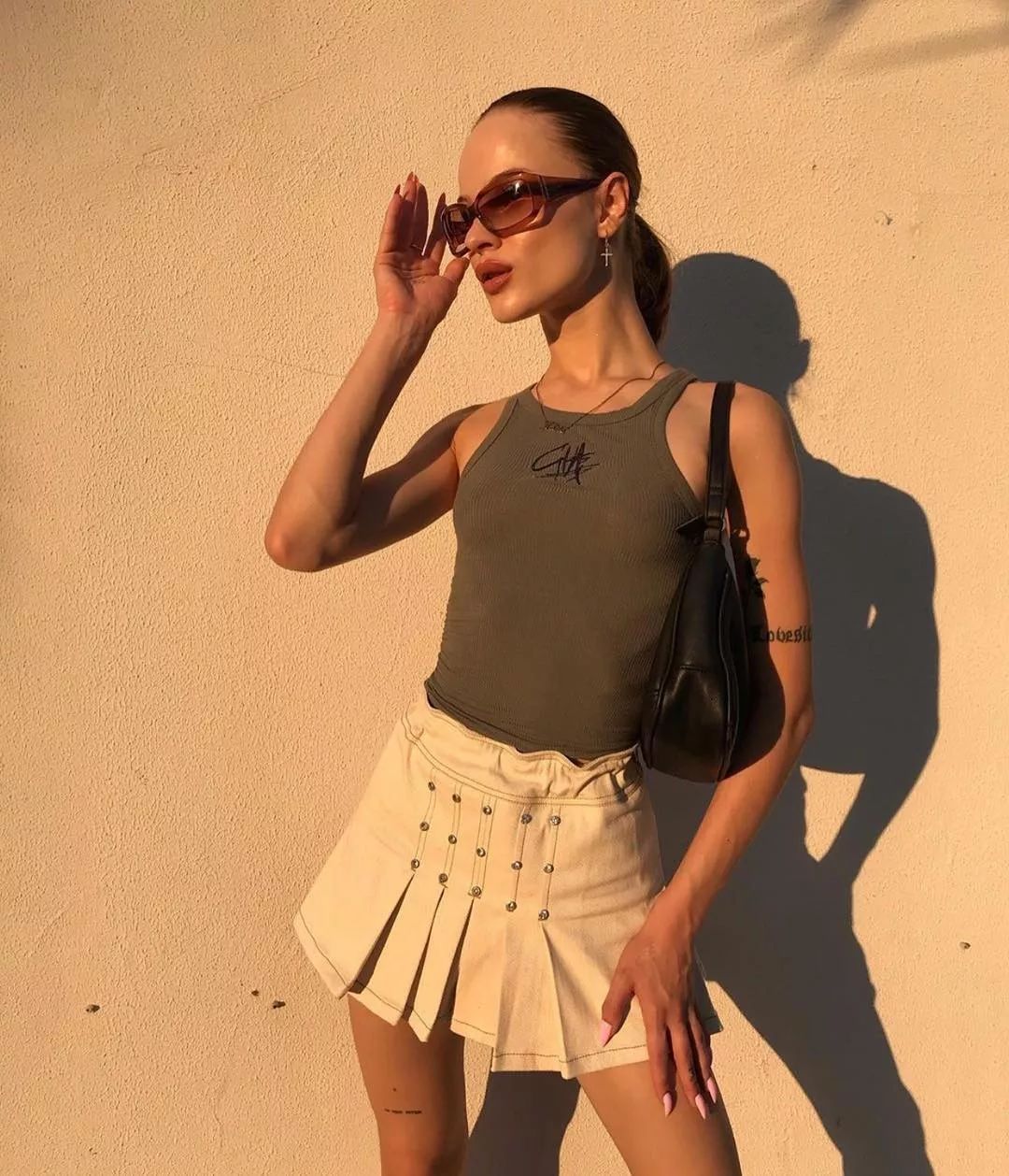 bella服装设计师跨界艺术家,bella都喜欢的工装裤