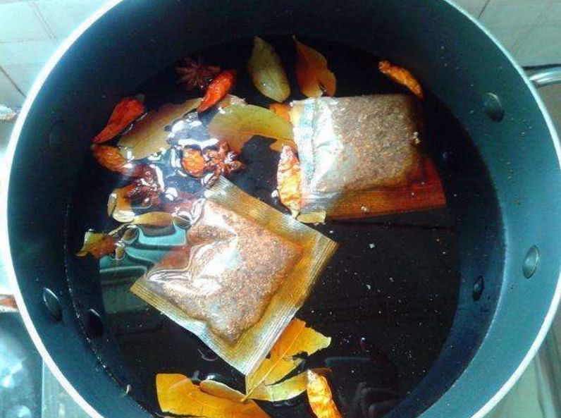 不懂熬高汤，如何能做出上好的卤汤？学学高手的经验吧