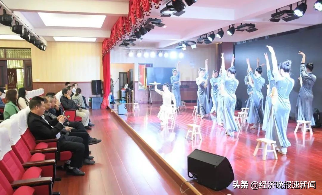 江西省普通高*特中**色学校评估组专家在临川三中开展评估活动