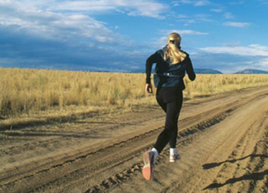 原地跑步的好处的视频,室内原地跑步的好处