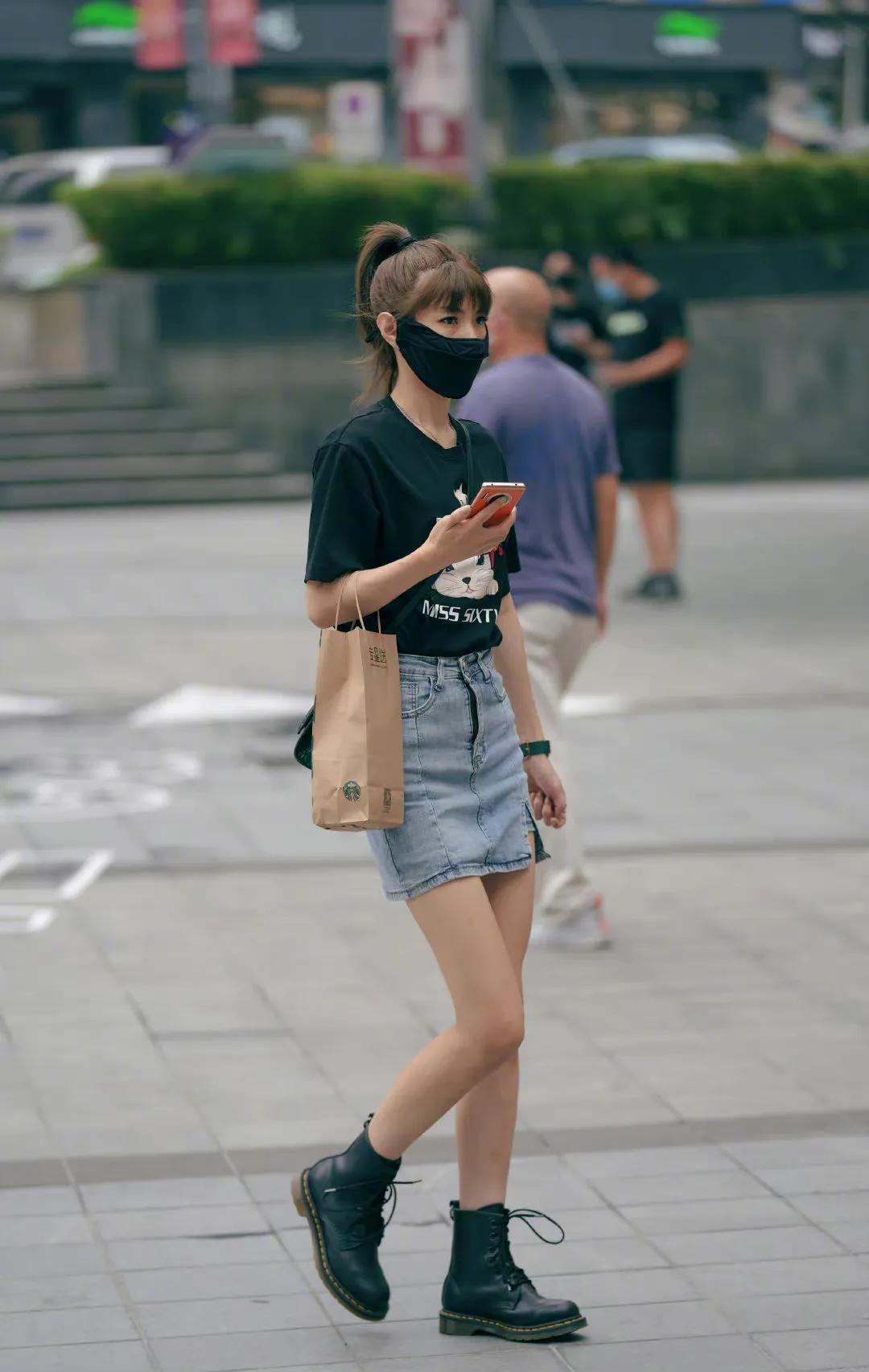 牛仔短裙怎么搭配才洋气？8套穿搭示范看一看