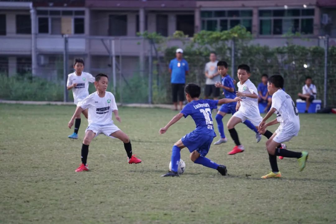 幸运星勇夺“攀翼群英荟•青少年足球挑战赛”3组别冠军