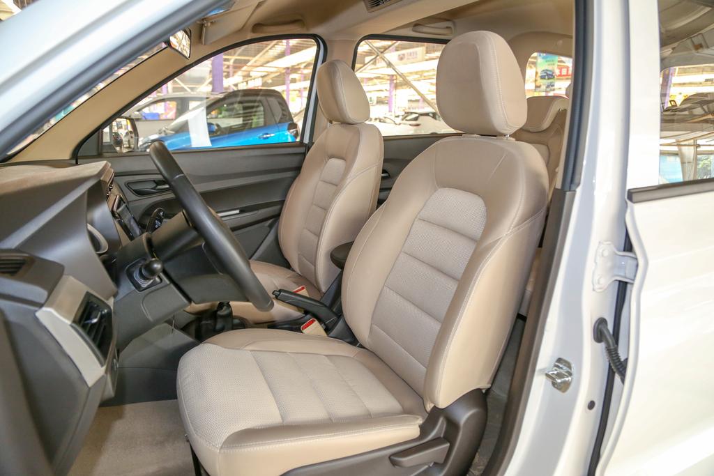 五菱宏光新款皮实,目前五菱宏光最新款车型