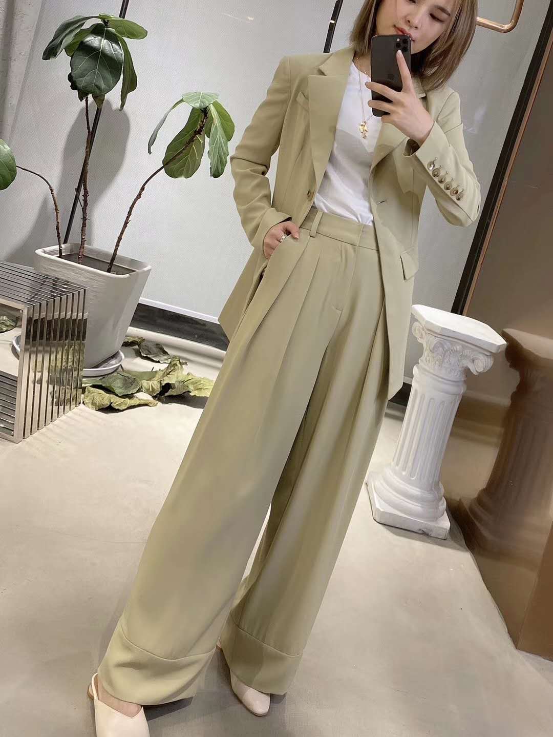 深圳南油金晖原创高端女装直播,深圳南油金晖原创女装价格