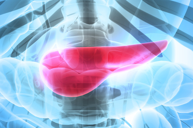 喝酒可以,但你别往出抠啊,当心发生扁桃体炎