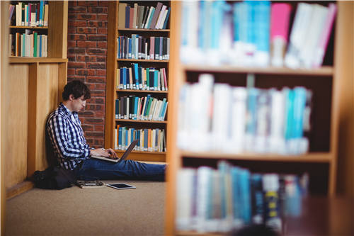 应届生选择秋招还是考研,考研和秋招可以同时准备吗