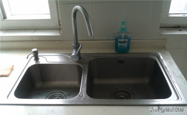 橱柜水槽下面潮怎么处理,橱柜水槽受潮怎么处理
