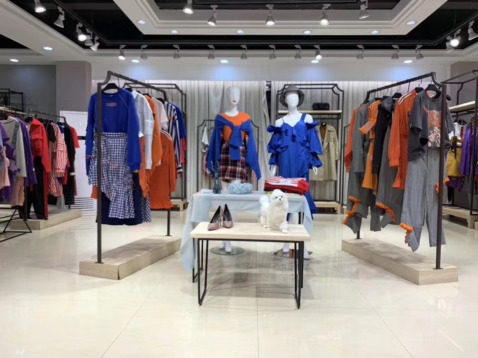 品牌女装尾货折扣批发与加盟,折扣女装品牌尾货市场