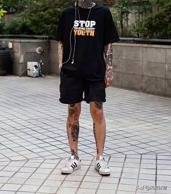 颜值高大长腿还会穿,谁高中没有暗恋过这样一个体育生?