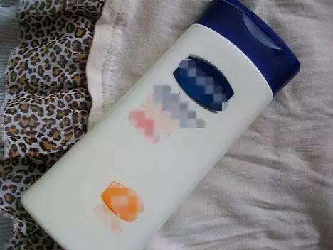 手脚干裂皮肤又厚又痒怎么办,冬天手脚干裂起皮怎么治疗