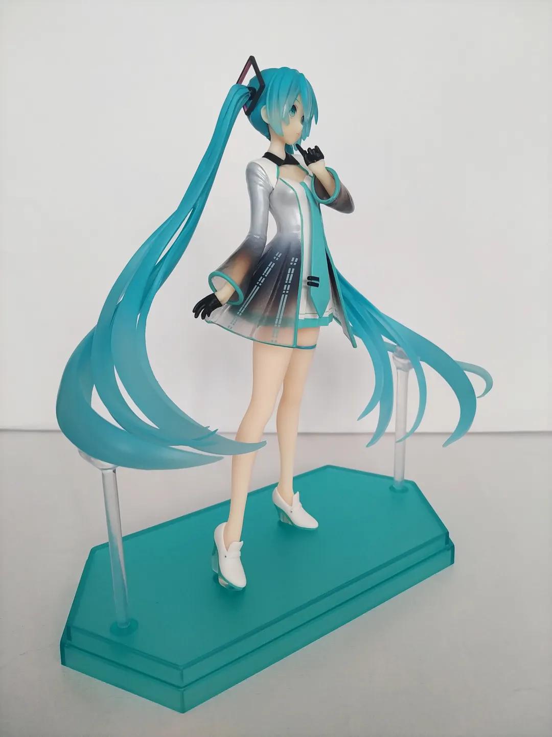 初音yyb手办,洛天依手办与初音韶华手办比较