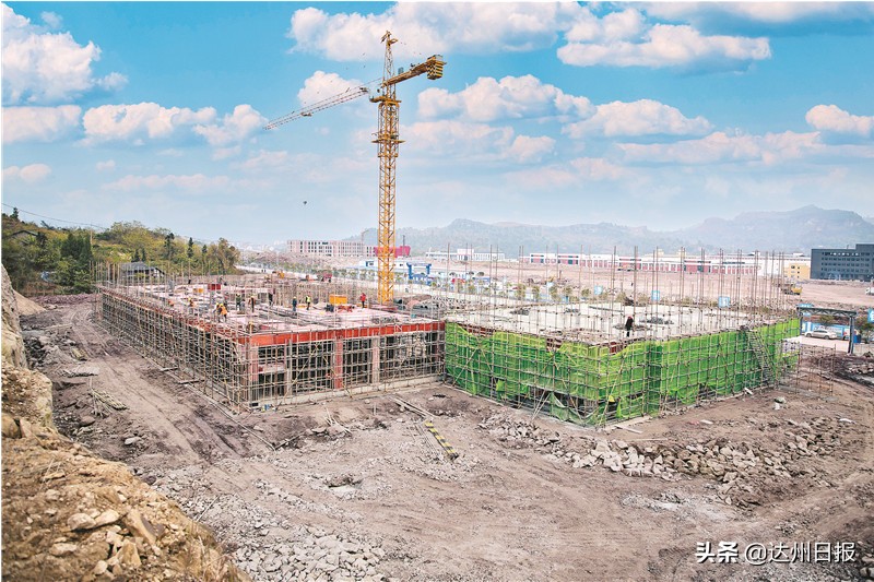 弦歌不辍谱华章——陈永华在“第三医学”中创新应用矛盾辩证法