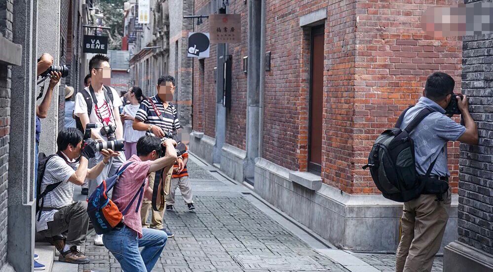 *朝特天**色的时尚街拍，你怎么看这种风尚？