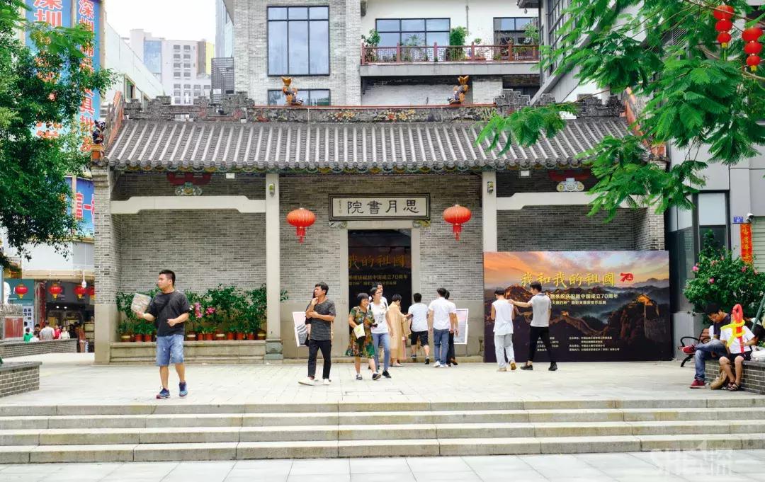 这里是东方世界,东门离这里有多远