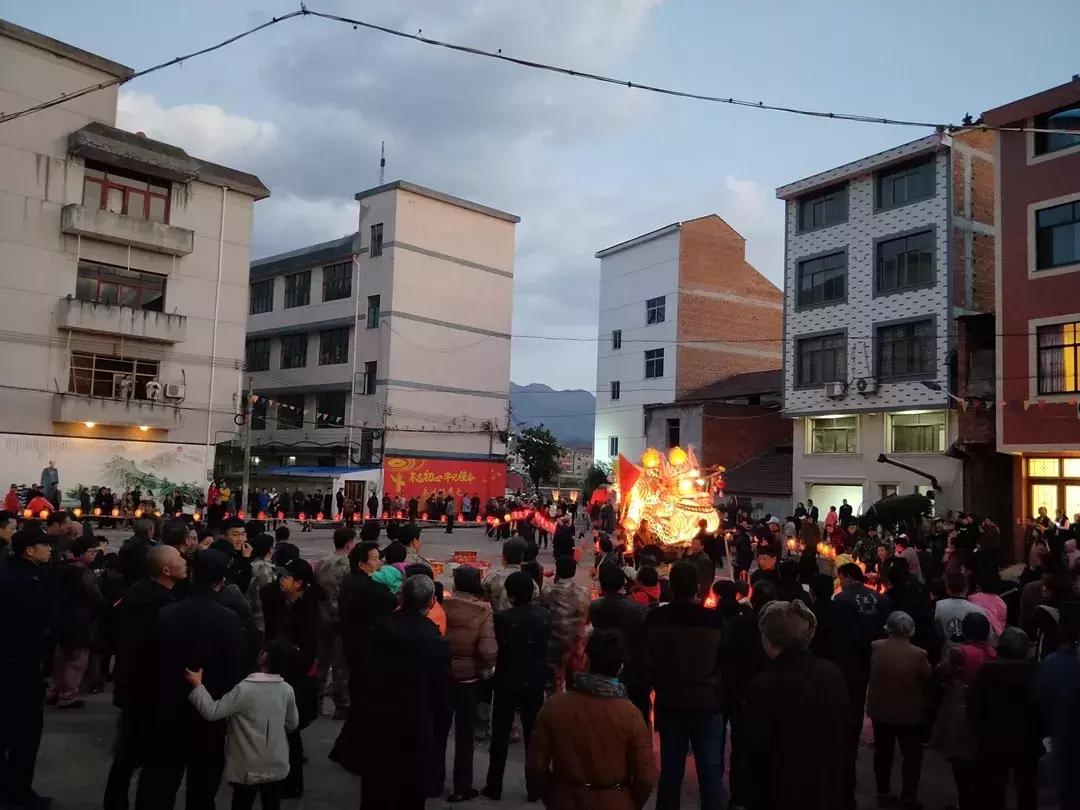 龙灯什么时候开始玩的,今年的龙灯为什么这么多