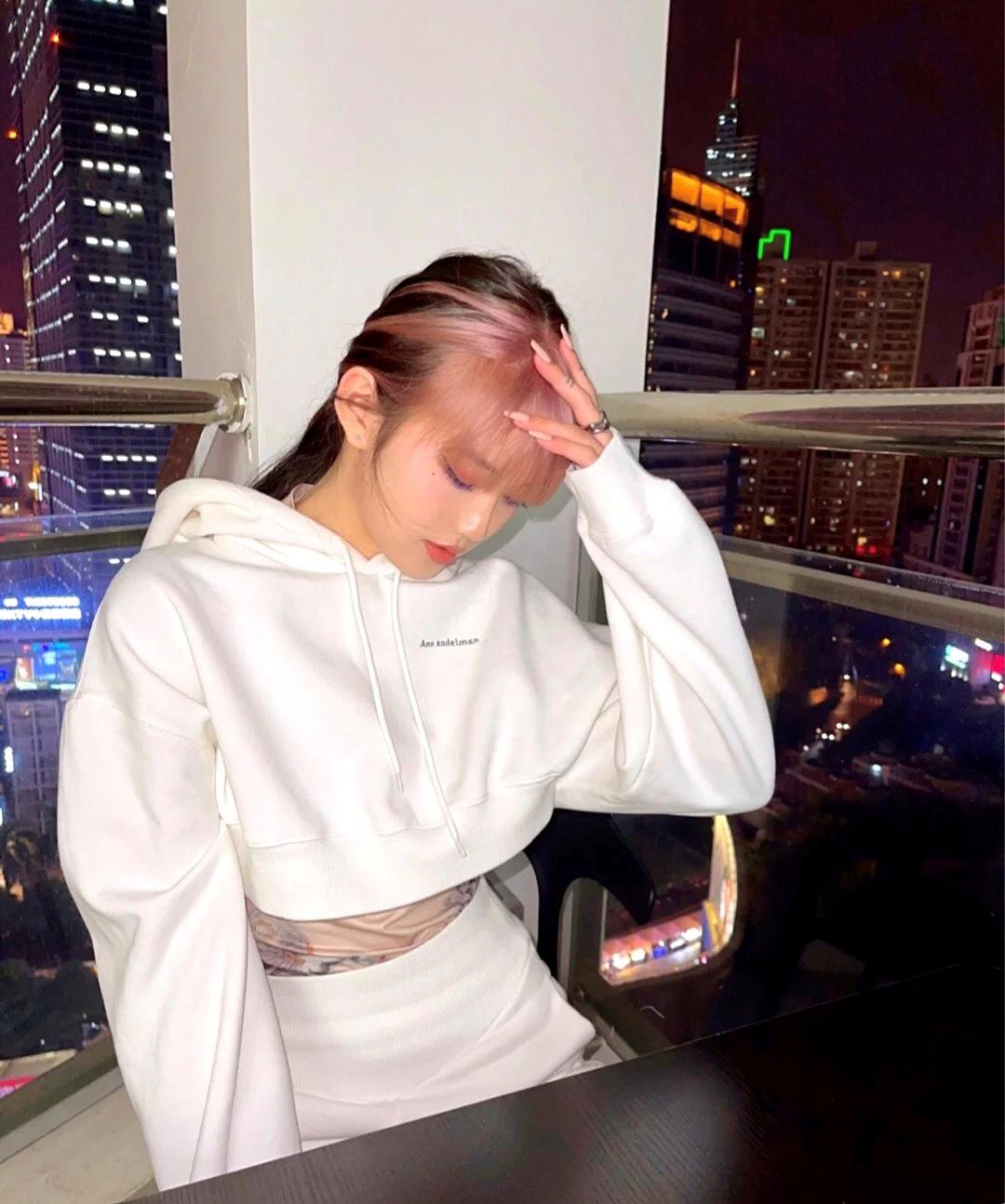 不掉色刘海染什么发色显白,染刘海推荐发色减龄