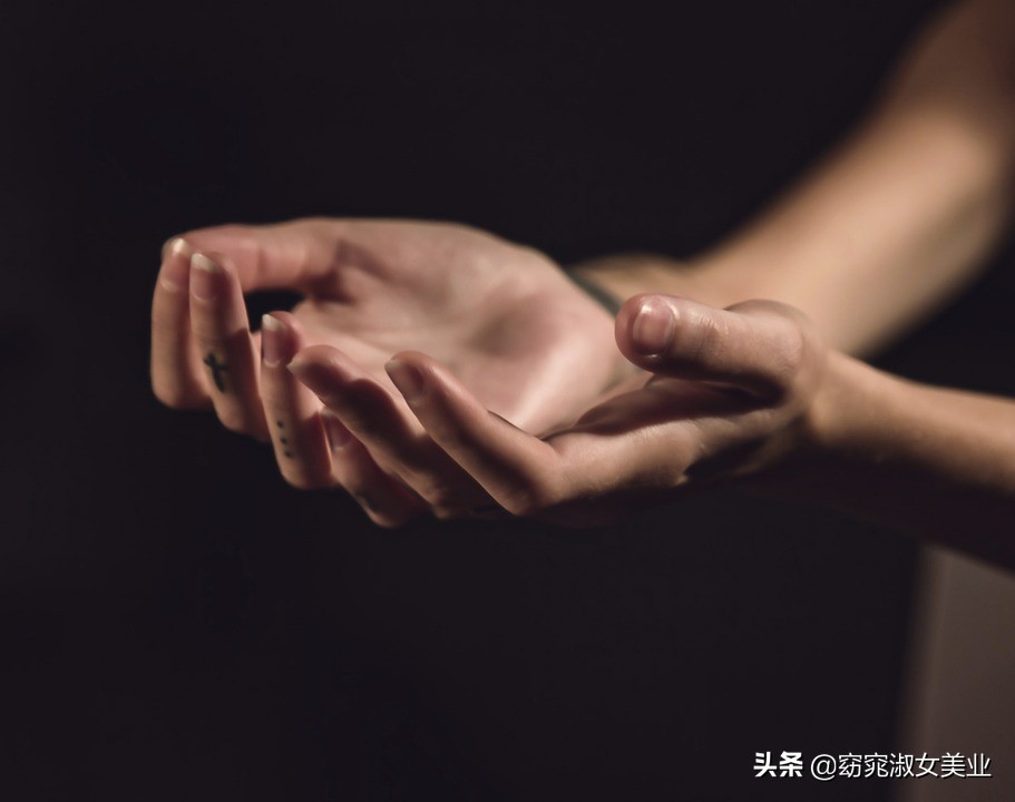 美甲款式补色怎么补,美甲指甲薄脆易断怎么办