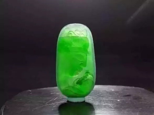 十五万买翡翠原石切开震惊众人,翡翠原石切开后哪种纹路是正常的