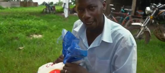 在非洲做生意有多难？60公里路开了两天，结果赚了2.5元