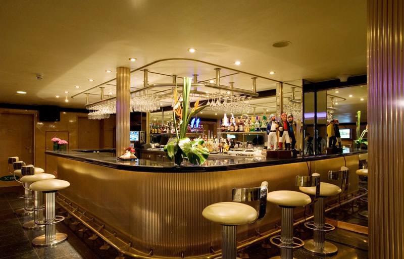 民宿酒吧吧台设计效果图,如何设计酒吧吧台以及注意事项