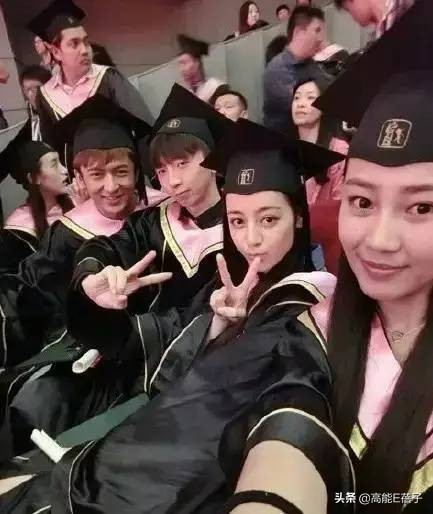 上戏的迪丽热巴,迪丽热巴和袁冰妍比赛劈叉