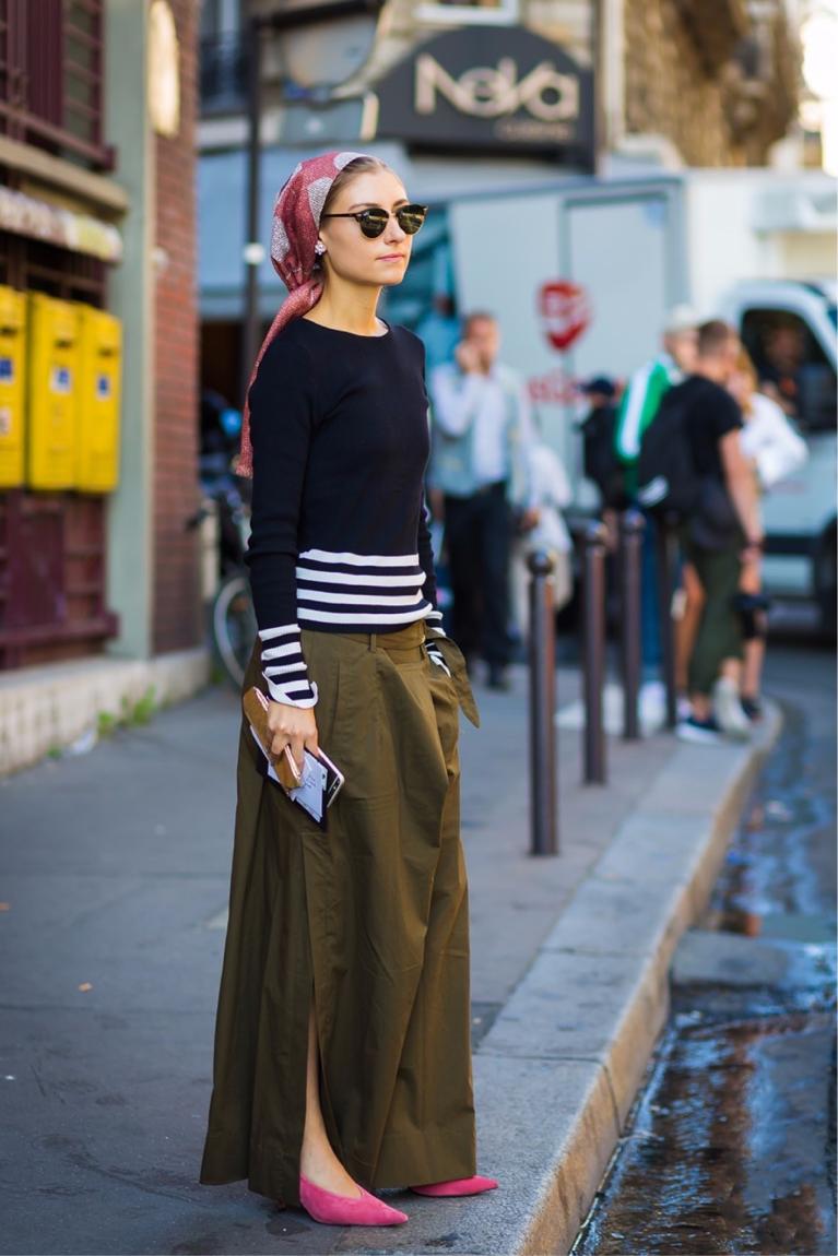 丝巾春天的系法大全慢动作,春天戴丝巾旅行穿搭