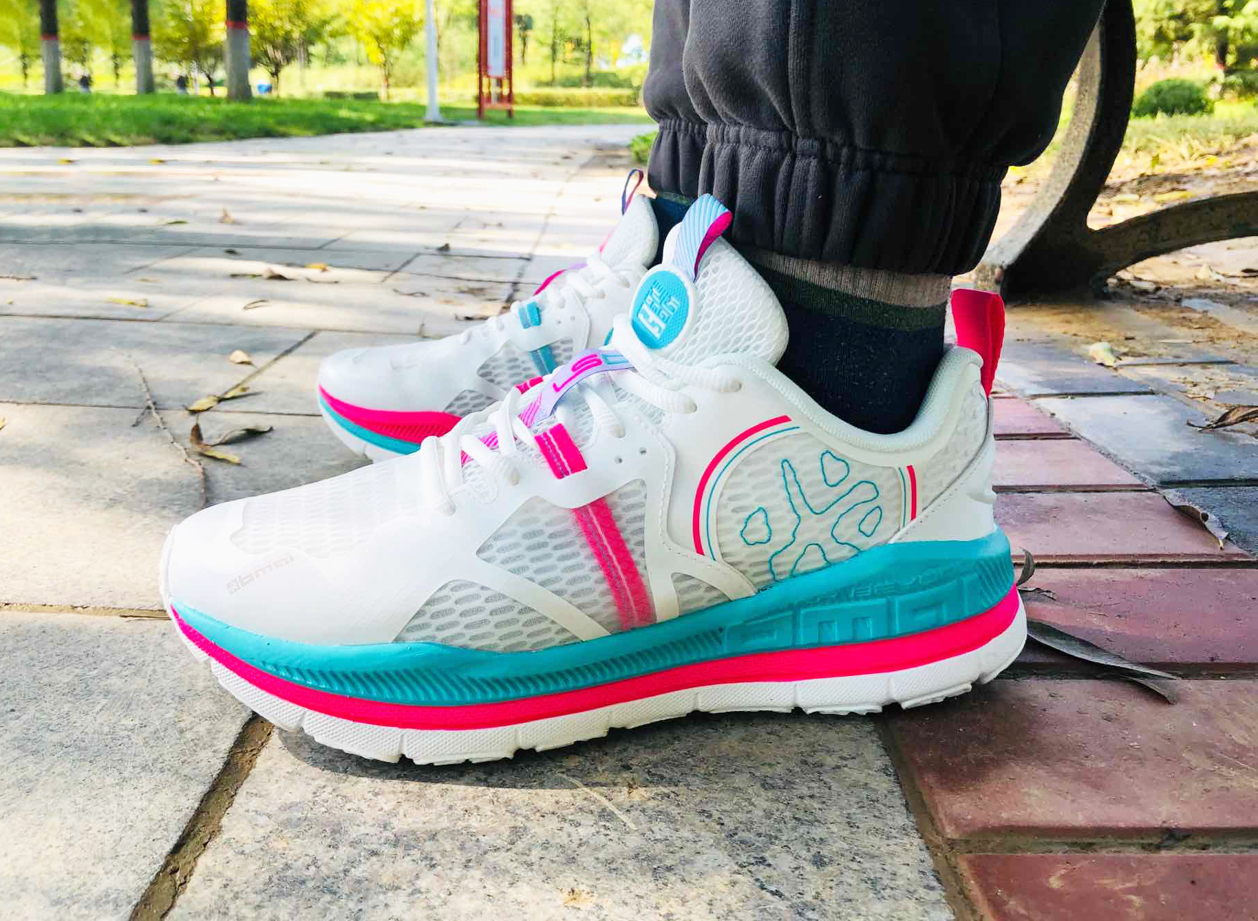 最适合中国人的跑鞋？亲测必迈老爹慢跑鞋，脚感完全不输大牌