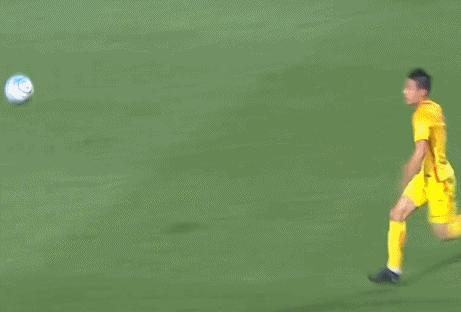 一个人名场面足球,一人一个名场面格策