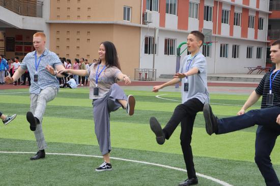 当“英伦范”遇上“川味儿”看成都万汇学校如何待客