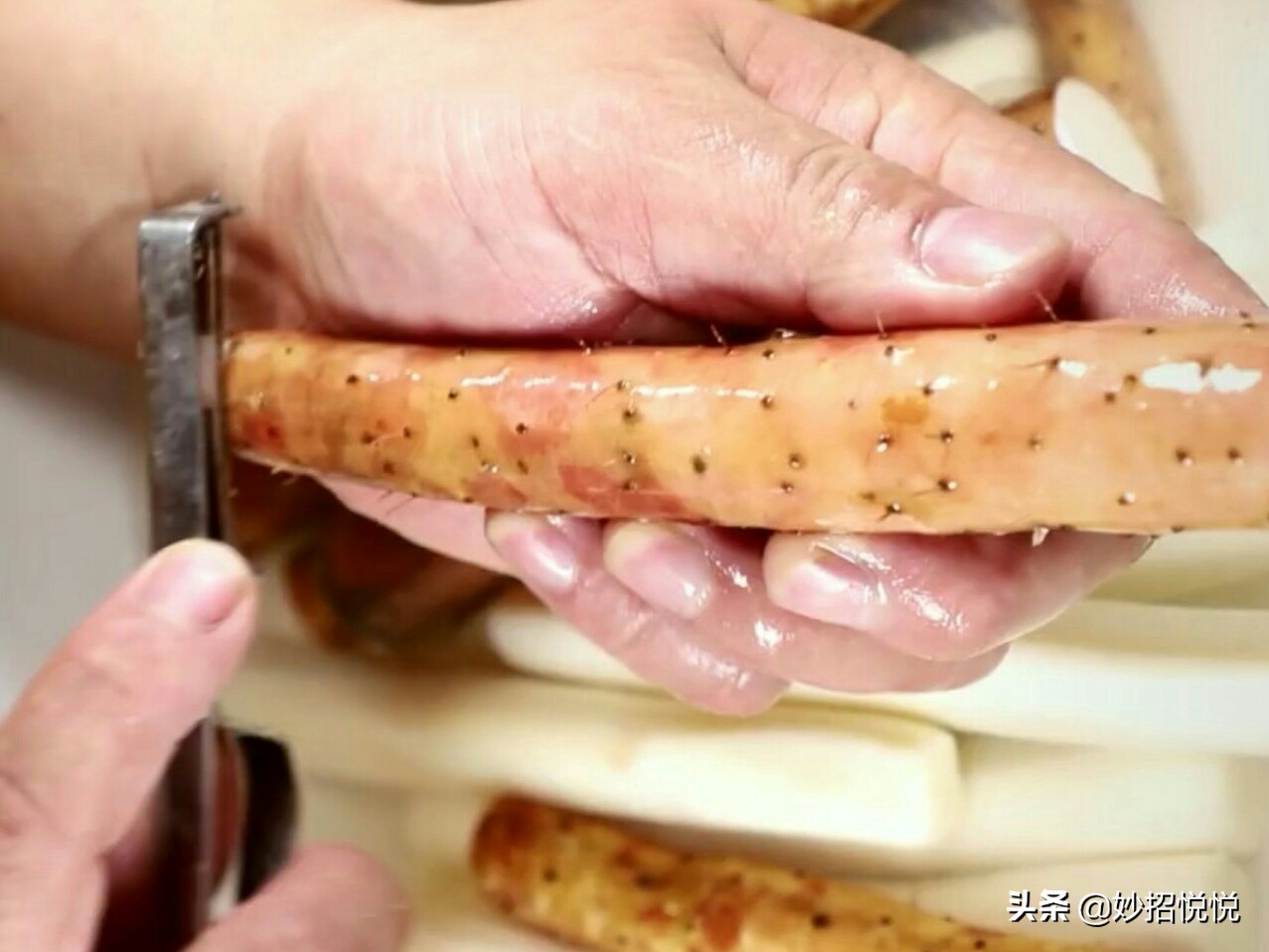 山药削皮又粘又痒怎么办?教你正确削皮妙招,不粘不发黑不痒的秘密