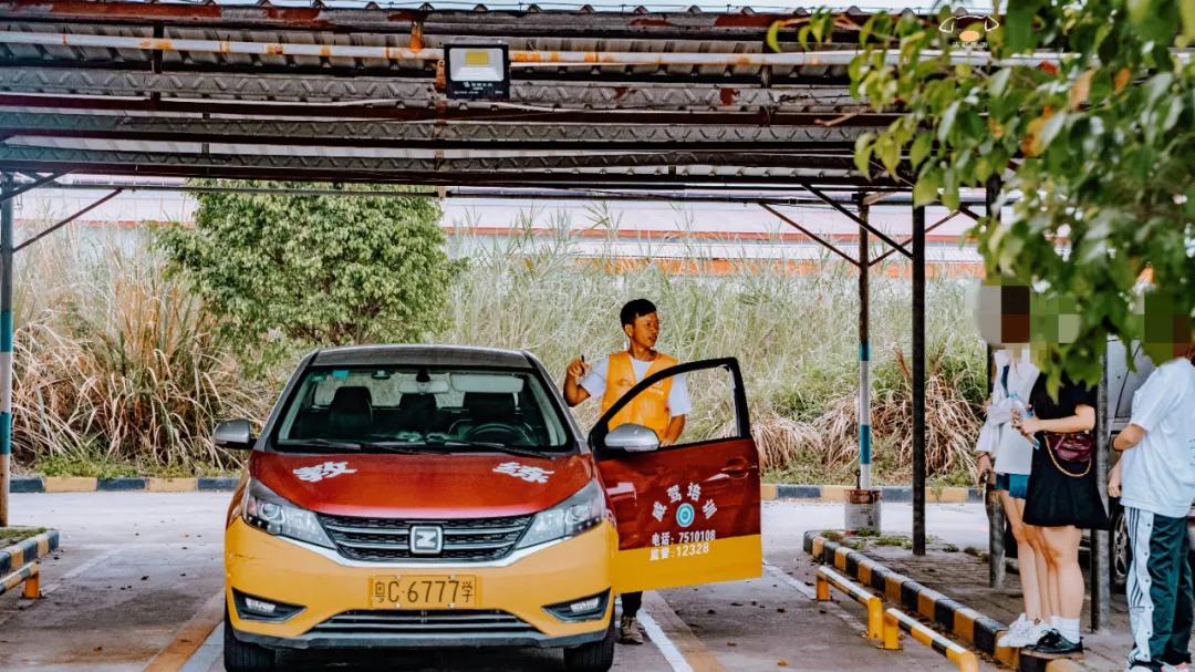 学员左右不分的搞笑教学,驾校学员左右不分