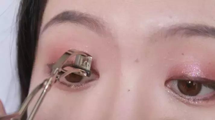 夏日草莓沙冰妆容化妆教程 (冰沙日常妆)