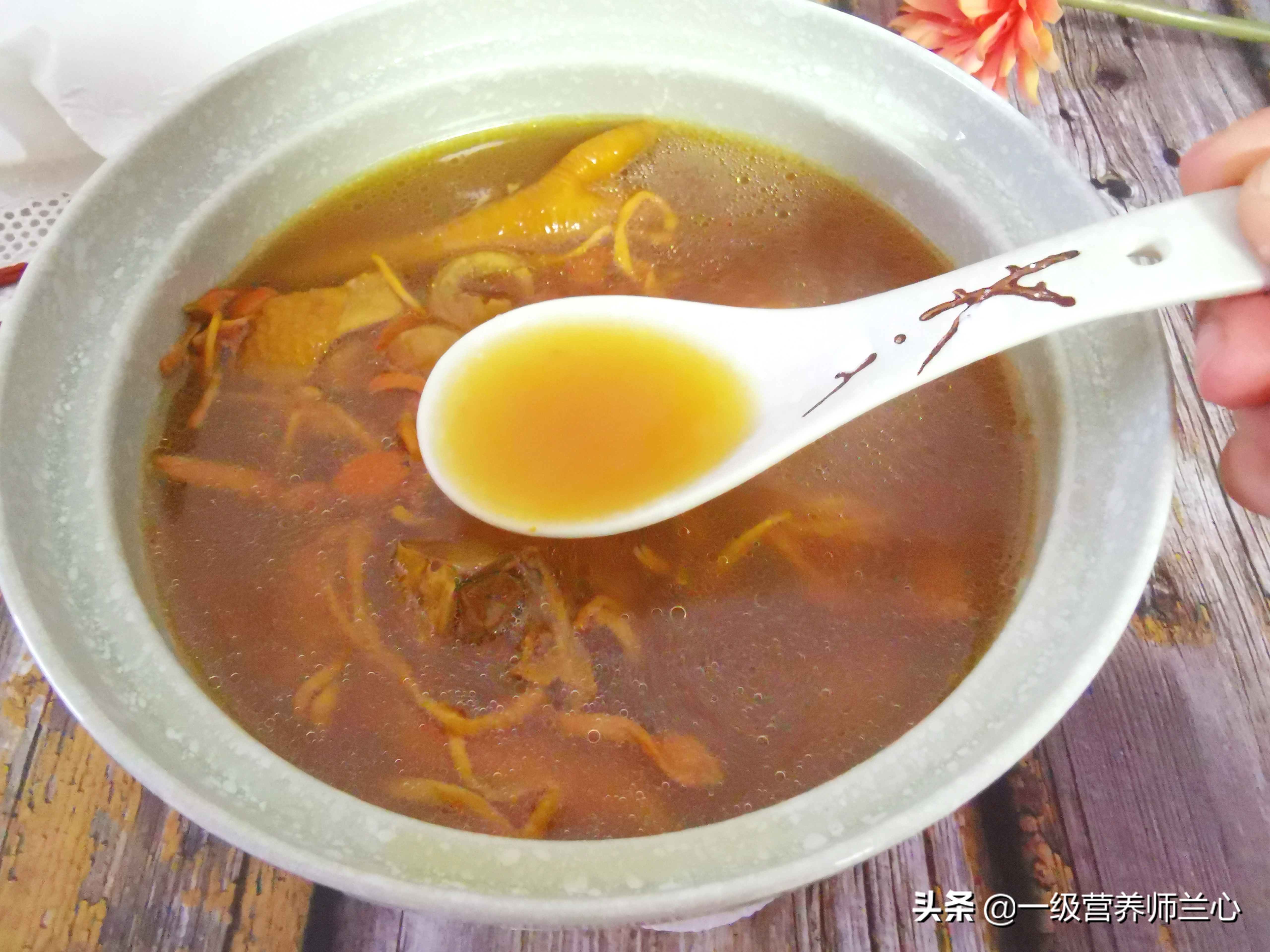 炖鸡汤鲜虫草花好还是干虫草花好,冬虫夏草和虫草花一起炖汤可以吗