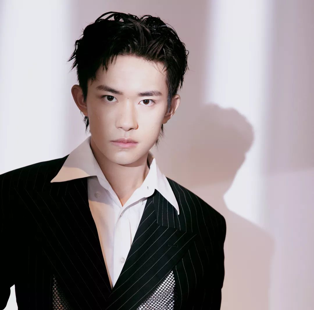 看了三遍才看懂男孩的眼神完整版,看了三遍才看明白男孩子的眼神