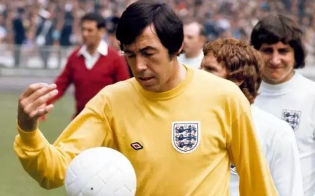 谁是英格兰足球第一豪门,谁是足坛最伟大的三冠王